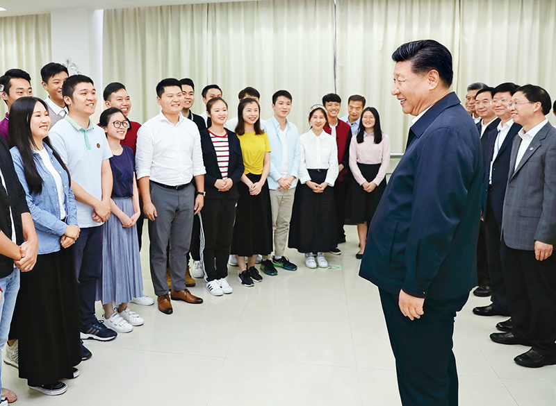 　　2018年10月22日至25日，中共中央总书记🦾、国家主席、中央军委主席习近平在广东考察。这是10月24日下午，习近平在广州考察暨南大学时同部分港澳台同胞和海外侨胞学生交流📶。 新华社记者 鞠鹏/摄